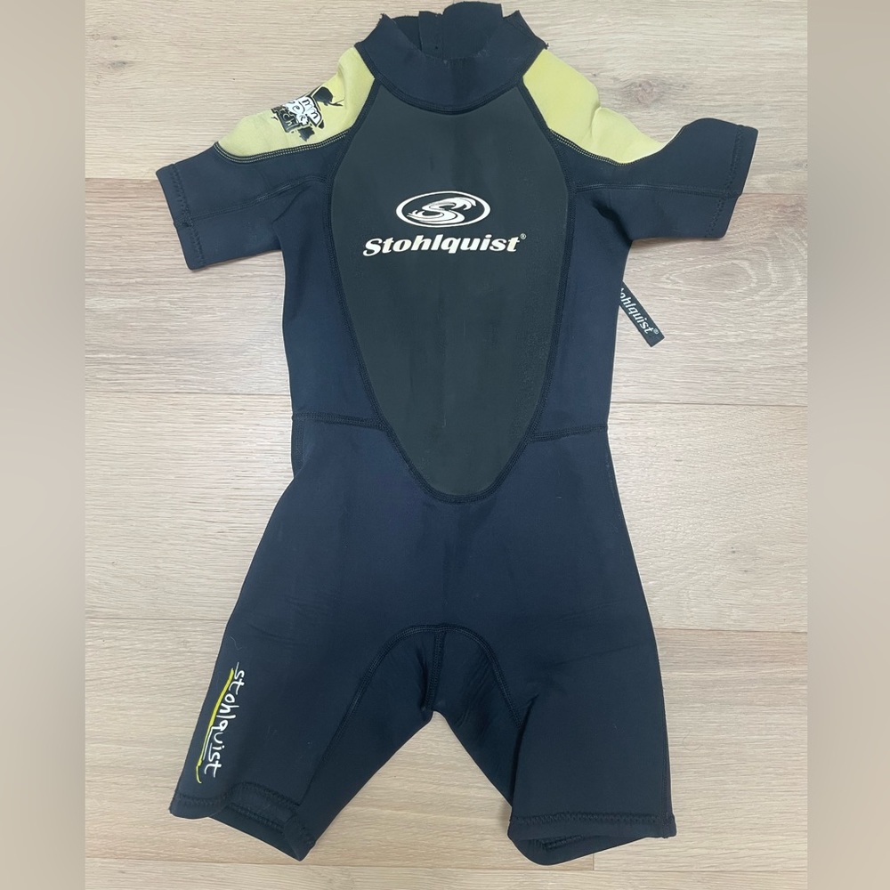 Children’s shorty Stohlquist wetsuit SZ Small.